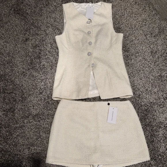 Lovers + Friends White Sleeveless Shirt and Skort set - Picture 4 of 9